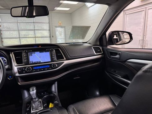 Used 2016 Toyota Highlander XLE AWD/4WD image 21