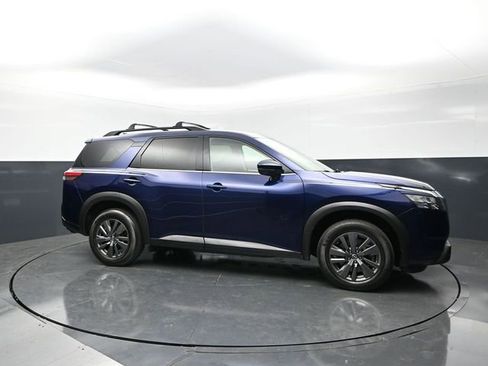 Used 2023 Nissan Pathfinder SV AWD/4WD image 6