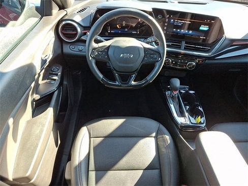 Used 2024 Chevrolet Trax RS w/ Driver Confidence Package image 2