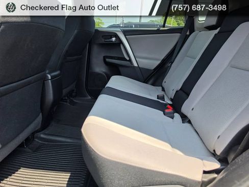 Used 2017 Toyota RAV4 XLE AWD/4WD image 36
