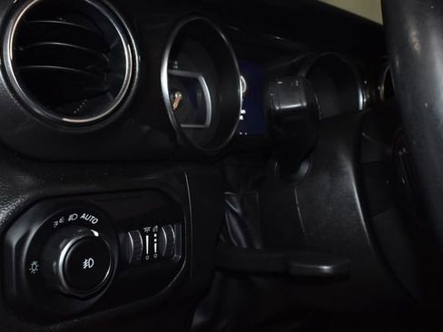 Used 2022 Jeep Wrangler Unlimited Sahara image 25