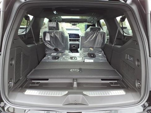 New 2026 Chevrolet Suburban Premier image 4