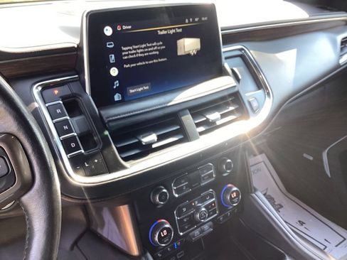 Used 2022 Chevrolet Suburban High Country image 14