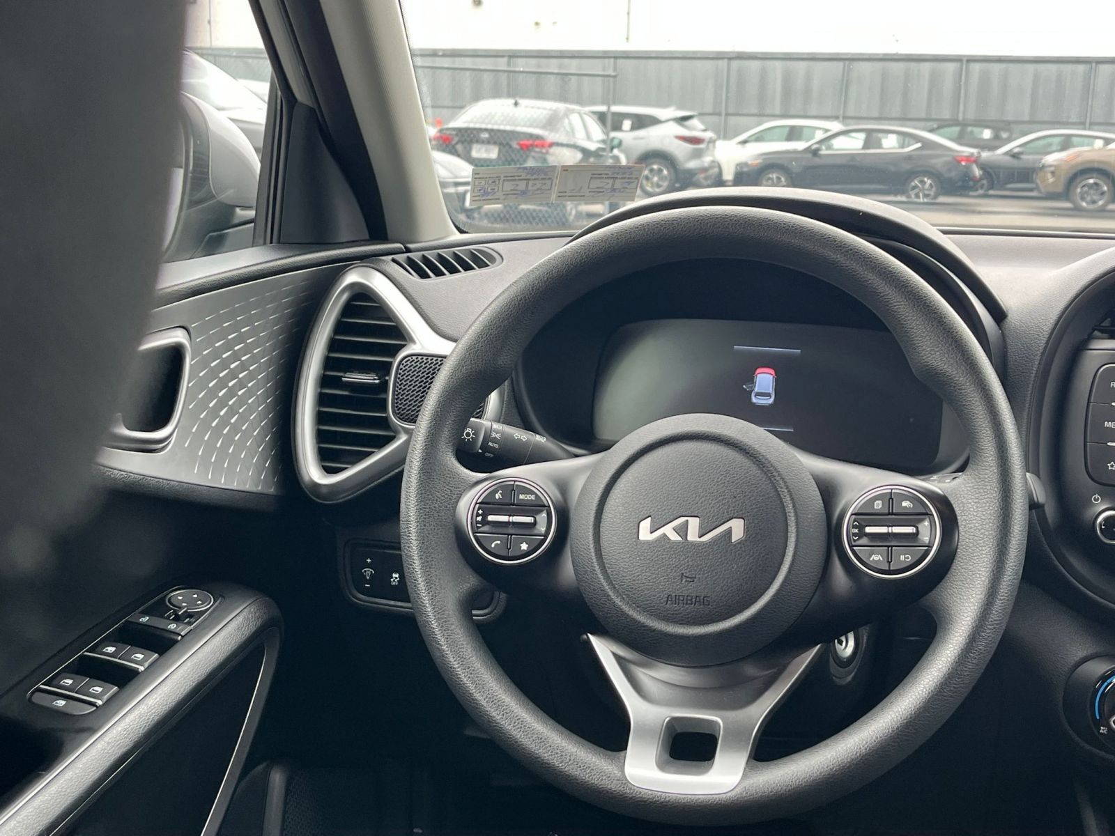 Used 2025 Kia Soul LX w/ LX Technology Package FWD image 25