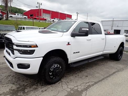 New 2026 RAM 3500 Laramie AWD/4WD image 2