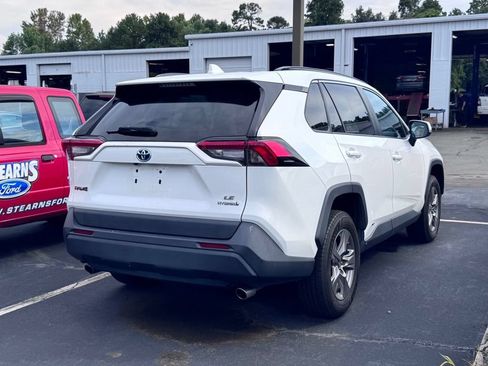 Used 2023 Toyota RAV4 LE AWD/4WD image 4
