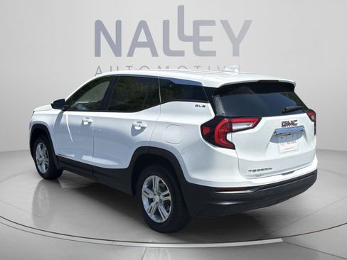 Used 2024 GMC Terrain SLE FWD image 3