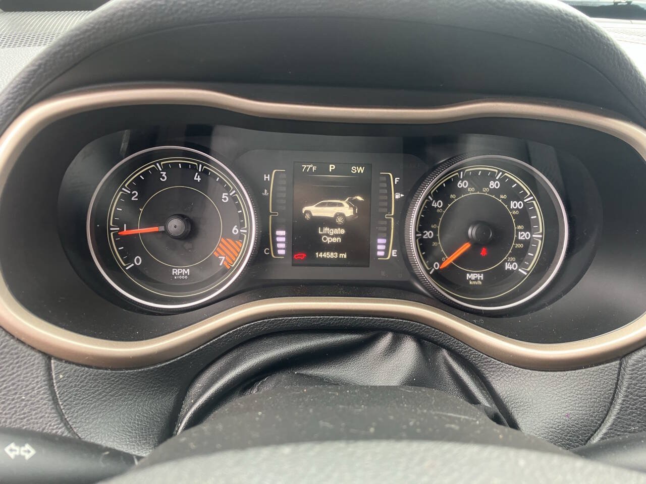 Used 2015 Jeep Cherokee Latitude FWD image 25