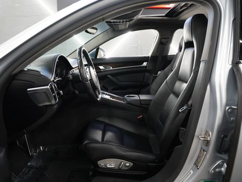 Used 2016 Porsche Panamera image 11