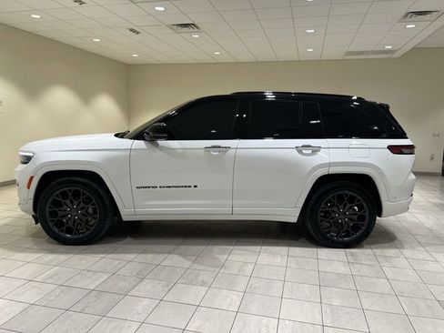 Used 2025 Jeep Grand Cherokee Summit AWD/4WD image 2
