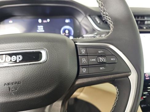 Certified 2024 Jeep Grand Cherokee Limited w/ Luxury Tech Group II image 20