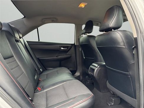 Used 2016 Toyota Camry SE image 14