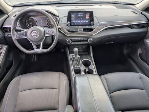 Used 2024 Nissan Altima 2.5 SV FWD image 16