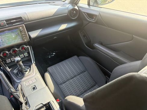 Used 2025 Toyota GR86 w/ ALL Weather Mat Package (TMS) RWD image 18