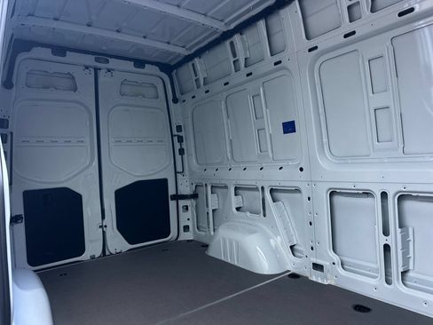 Used 2025 Mercedes-Benz Sprinter 2500 image 13