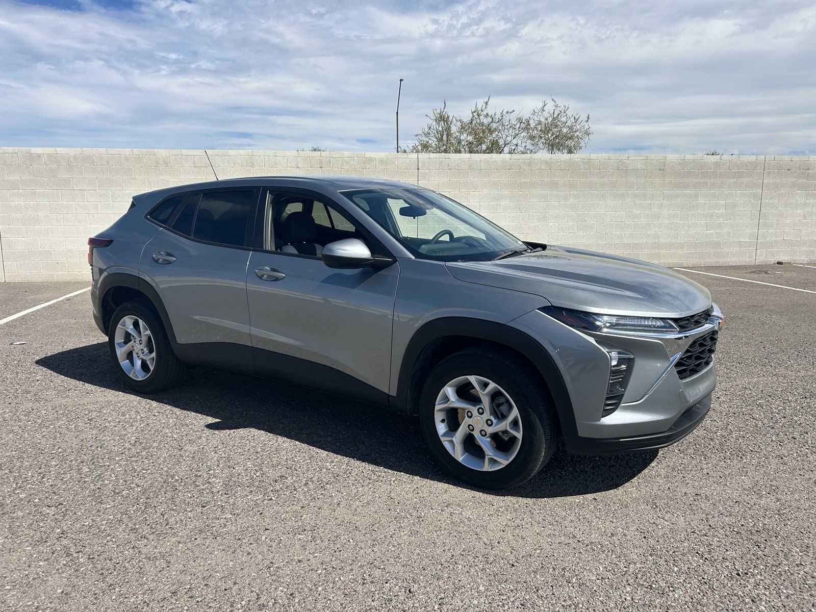Used 2026 Chevrolet Trax LS w/ LS Convenience Package FWD image 6