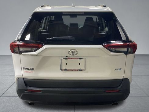 Used 2021 Toyota RAV4 XLE image 12