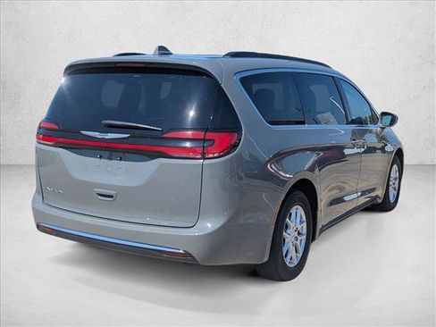 Used 2022 Chrysler Pacifica Touring-L FWD image 5
