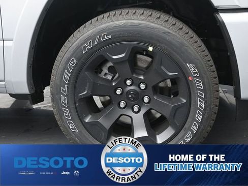 New 2026 RAM 1500 4x4 Crew Cab image 32