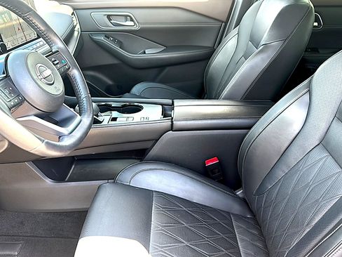 Used 2023 Nissan Rogue Platinum w/ Platinum Premium Package FWD image 13