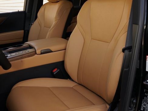 Used 2026 Lexus LX 600 4WD w/ Luxury Package image 9