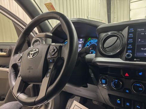 Used 2021 Toyota Tacoma TRD Off-Road w/ TRD Premium Off Road Package image 18