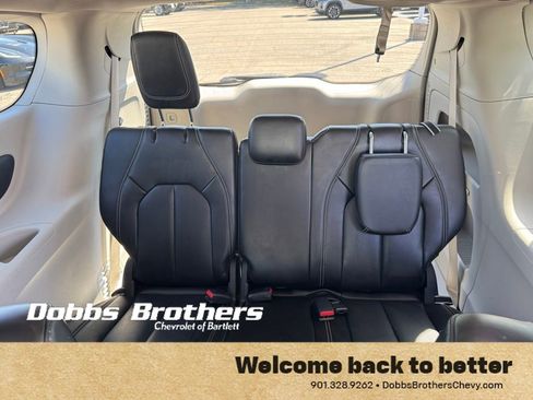 Used 2023 Chrysler Pacifica Touring-L FWD image 34