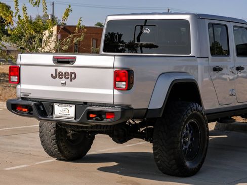 Used 2023 Jeep Gladiator Mojave AWD/4WD image 10