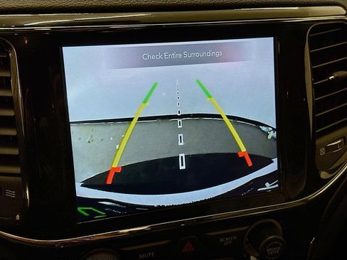 Used 2022 Jeep Grand Cherokee Laredo X image 23