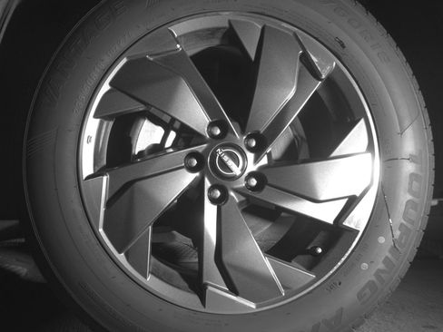 Used 2025 Nissan Rogue SV FWD image 12