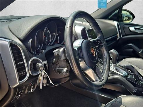 Used 2017 Porsche Cayenne Platinum Edition AWD/4WD image 10