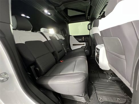 Used 2025 GMC Hummer EV 3X image 28