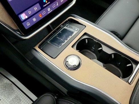 Used 2025 Volvo EX90 Ultra image 17