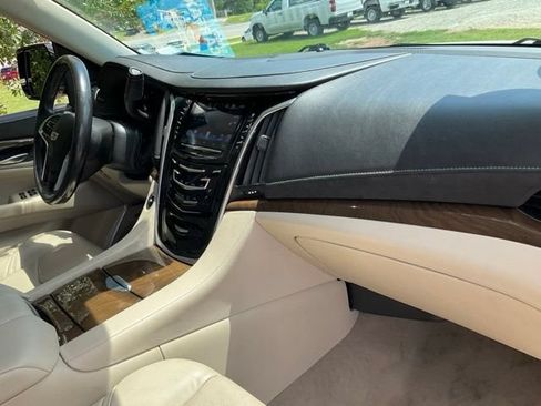 Used 2020 Cadillac Escalade ESV Premium Luxury AWD/4WD image 26