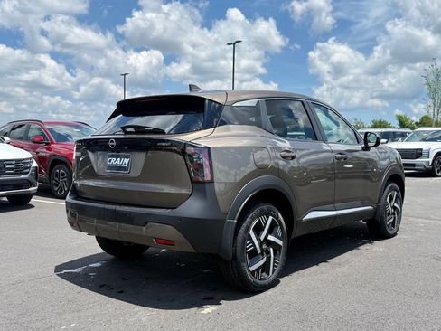 Used 2025 Nissan Kicks SV FWD image 5