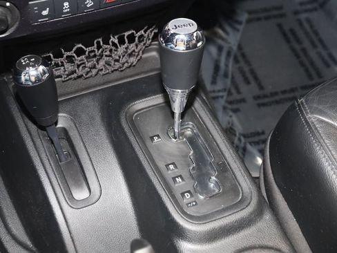 Used 2016 Jeep Wrangler Unlimited Sahara AWD/4WD image 7