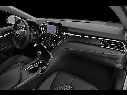 Used 2021 Toyota Camry SE w/ Cold Weather Package FWD image 14
