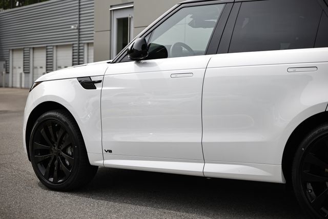 New 2026 Land Rover Range Rover Sport Dynamic SE AWD/4WD image 8