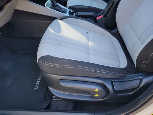 Used 2021 Hyundai Venue SEL image 5