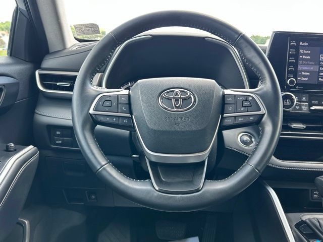 Used 2022 Toyota Highlander XLE AWD/4WD image 74