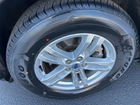 Used 2023 Ford Explorer XLT w/ Equipment Group 202A image 10