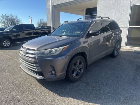 Used 2017 Toyota Highlander Limited Platinum w/ Carpet Mat Package image 2