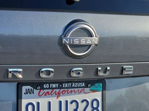 Used 2023 Nissan Rogue SV w/ SV Premium B Package FWD image 32
