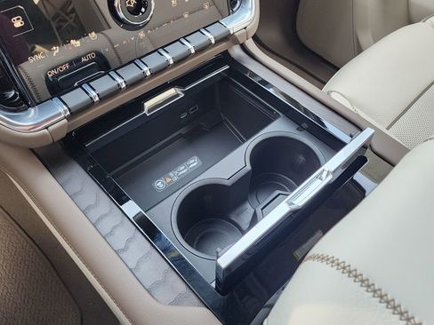 New 2026 GMC Yukon XL Denali w/ Denali Reserve Package image 35