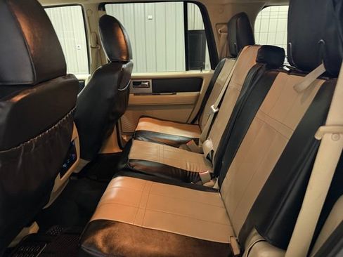 Used 2016 Ford Expedition XLT AWD/4WD image 17