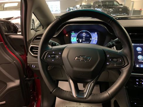 Used 2023 Chevrolet Bolt LT w/ Infotainment Package FWD image 29