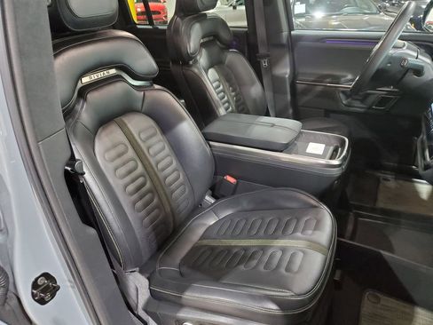 Used 2024 Rivian R1S Adventure AWD/4WD image 34