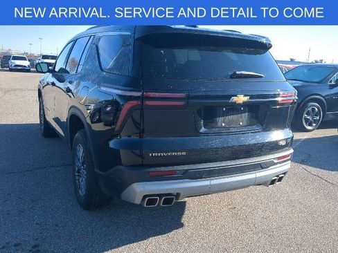Used 2024 Chevrolet Traverse LT w/ Enhanced Driving Package image 3