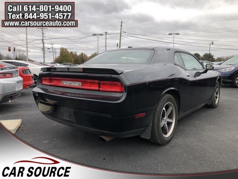 Used 2010 Dodge Challenger SE image 5