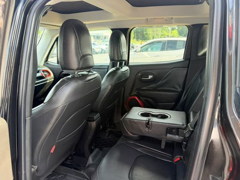 Used 2016 Jeep Renegade Trailhawk w/ Premium Trailhawk Package AWD/4WD image 21